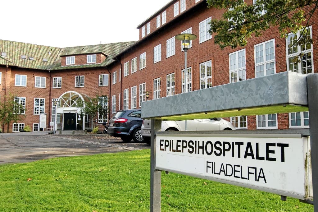 Indgangen til Epilepsihospitalet Filadelfia, hvor personalet bruger Linucare til at tilkalde kolleger